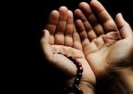 Doa Akhir dan Awal Tahun Hijriah 1447 H: Waktu Membaca dan Makna yang Perlu Diketahui Doa Akhir dan Awal Tahun Hijriah 1446 H: Waktu Membaca dan Makna yang Perlu Diketahui