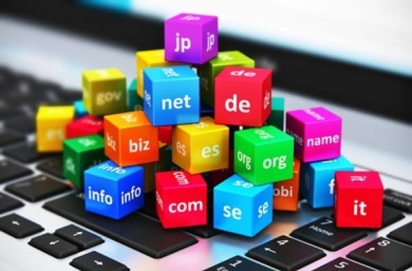 Temukan 5 ekstensi domain paling diminati di Indonesia 2025—.com, .id, .co.id, .net, dan .org—untuk meningkatkan kredibilitas dan peringkat SEO website Anda.
