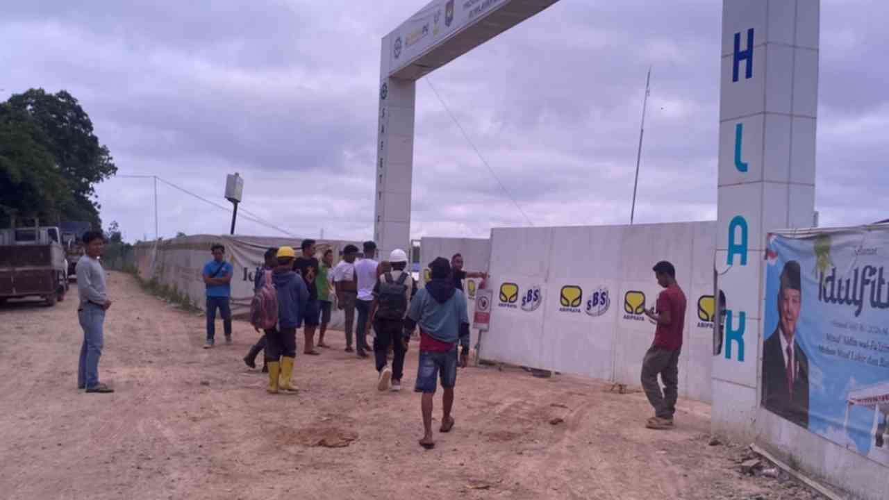 Gaji Tak Kunjung Cair, Pekerja Proyek Sekolah Rakyat di Banjarbaru Lakukan Aksi Mogok Kerja