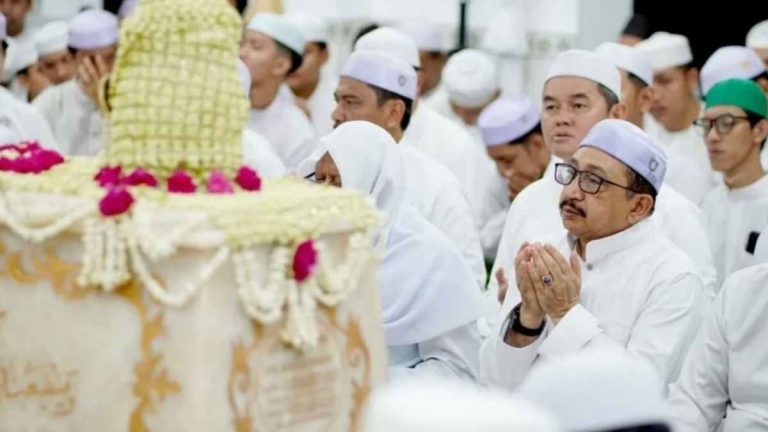 Hadiri Haul ke-15 Abah Anang Djazouly, Wabup Banjar Ajak Teladani Akhlak Ulama