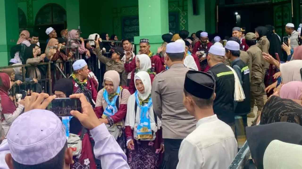 Kloter 14 Asal Banjarmasin dan HST Resmi Diberangkatkan ke Arab Saudi