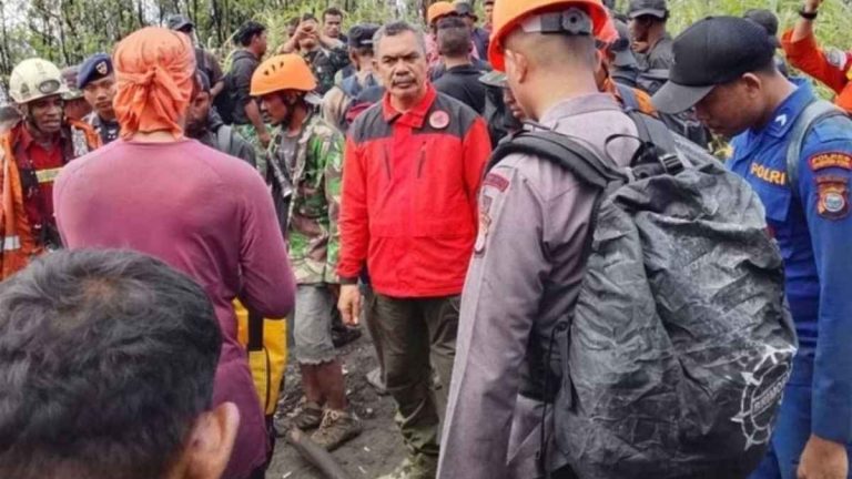 Tim SAR Temukan 1 Jasad WNI di Bibir Kawah Gunung Dukono