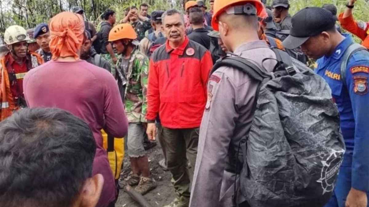 Tim SAR Temukan 1 Jasad WNI di Bibir Kawah Gunung Dukono