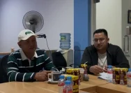 Petugas PAM Bandarmasih melakukan pengecekan kualitas air di instalasi pengolahan