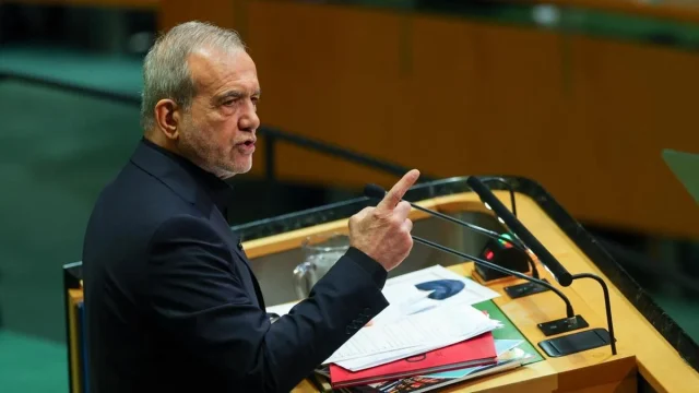 Presiden Iran Masoud Pezeshkian dalam pertemuan internasional