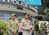 Aksi aktivis Greenpeace di Patung Selamat Datang Bundaran HI