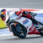 Aksi pebalap pada sesi kualifikasi Moto3 Pertamina Grand Prix of Indonesia di Sirkuit Mandalika