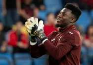 Andre Onana saat menjaga gawang Trabzonspor di pertandingan UEFA Conference League