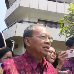 Gubernur Bali Pastikan Stok BBM Aman Meski Sempat Terjadi Antrean Panjang Antrean kendaraan di SPBU wilayah Bali akibat kekhawatiran kelangkaan BBM