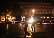 Aparat kepolisian Prancis bersiaga mengamankan aksi unjuk rasa di kota Paris