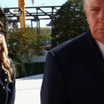 Bendera China dan Amerika Serikat berkibar berdampingan