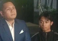 Betrand Peto saat memberikan keterangan kepada awak media di Polda Metro Jaya