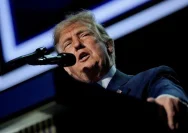 Donald Trump saat memberikan pidato dalam kampanye politik