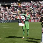 Emil Audero mendapat penghormatan guard of honor di Stadion Vallecas usai membawa Indonesia menjuarai FIFA ASEAN Cup 2026