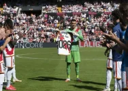 Emil Audero mendapat penghormatan guard of honor di Stadion Vallecas usai membawa Indonesia menjuarai FIFA ASEAN Cup 2026