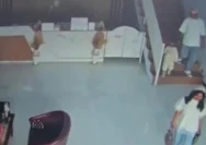 Garis polisi di lokasi kejadian perkara