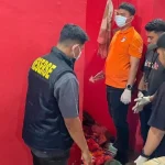 Wanita di Gresik Diduga Bacok Kekasih Hingga Tewas di Toko Bangunan Garis polisi dipasang di lokasi kejadian pembacokan di Menganti, Gresik