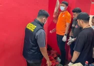 Garis polisi dipasang di lokasi kejadian pembacokan di Menganti, Gresik