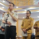 Ilustrasi dokumen kependudukan dan paspor