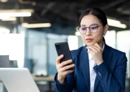Ilustrasi layanan data internet pada ponsel pintar