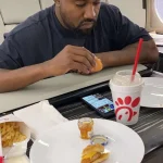 Kanye West menyantap makanan cepat saji dan menikmati milkshake