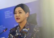 Ketua Dewan Komisioner OJK Friderica Widyasari Dewi saat memberikan keterangan pers terkait kondisi pasar modal.