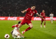 Kevin Diks dan Joey Pelupessy saat merayakan kemenangan Timnas Indonesia