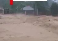 Kondisi banjir yang merendam permukiman warga di Kota Padang