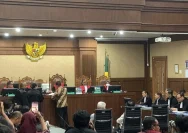 Mantan Jampidsus Febrie Adriansyah menjalani sidang dakwaan di Pengadilan Tipikor