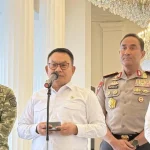 Menko Polkam Dudung Abdurachman memberikan keterangan pers terkait penanganan karhutla