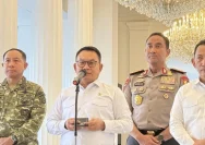 Menko Polkam Dudung Abdurachman memberikan keterangan pers terkait penanganan karhutla