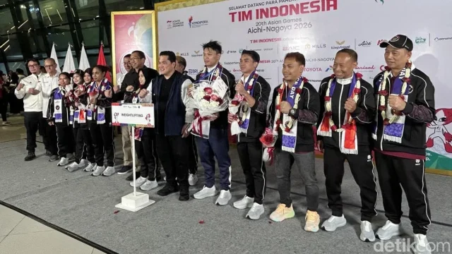 Menpora Erick Thohir menyambut kepulangan atlet Indonesia dari Asian Games 2026 di Jakarta.