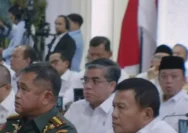 Menteri ATR/BPN Nusron Wahid saat menghadiri sidang kabinet paripurna di Istana Kepresidenan Jakarta