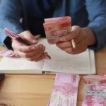 Pemerintah Lanjutkan Kebijakan Bebas Pajak Penghasilan Bagi Pekerja Bergaji Rendah Menteri Koordinator Perekonomian Airlangga Hartarto memberikan keterangan pers terkait kebijakan pajak.