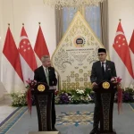Menteri Luar Negeri RI Arrmanatha Nasir saat melakukan pertemuan bilateral dengan Menlu Singapura Vivian Balakrishnan di