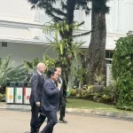 Erick Thohir Dampingi Presiden FIFA Temui Presiden Prabowo Subianto di Istana Menteri Pemuda dan Olahraga Erick Thohir bersama Presiden FIFA Gianni Infantino saat berada di Kompleks Istana Kepresidenan