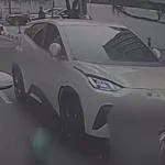 Kronologi Kecelakaan Mobil Listrik BYD Tabrak Empat Kendaraan di Jakarta Selatan Mobil listrik BYD yang mengalami kerusakan parah pasca kecelakaan beruntun di Jakarta Selatan.