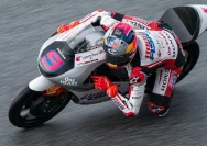 Pebalap Moto3 bersaing ketat dalam sesi practice di Sirkuit Mandalika