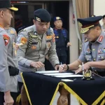 Komjen Herry Heryawan Resmi Dilantik Menjadi Kabaharkam Polri Baru Pelantikan Komjen Herry Heryawan sebagai Kabaharkam Polri di Mabes Polri