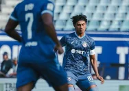 Pemain Arema FC merayakan gol dalam pertandingan Super League