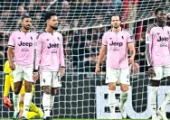 Pemain Genoa merayakan kemenangan atas Juventus di Stadion Luigi Ferraris