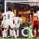 Pemain Real Madrid merayakan kemenangan atas AS Roma di Liga Champions