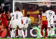 Pemain Real Madrid merayakan kemenangan atas AS Roma di Liga Champions