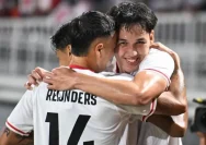 Pemain Timnas Indonesia dalam sesi latihan di lapangan sepak bola