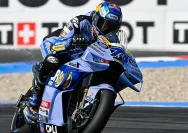 Pembalap MotoGP Alex Marquez saat memacu motornya di lintasan balap