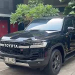 Penyitaan mobil Toyota Land Cruiser oleh penyidik KPK di Jakarta