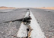 Peringatan gempa bumi di sistem gawai dan transportasi Jepang