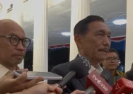 Pertemuan Ketua Dewan Ekonomi Nasional Luhut Binsar Pandjaitan dengan Presiden Prabowo Subianto di Istana Merdeka.