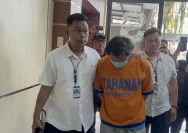 Petugas kepolisian mengamankan lokasi kasus pembunuhan di Madiun Jawa Timur