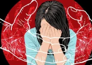 Petugas kepolisian saat memberikan keterangan terkait penanganan kasus kekerasan seksual di Jakarta Barat